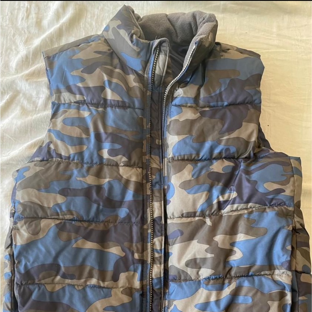 GAP Camo boys XXL vest in excellent condition. Maybe worn once.